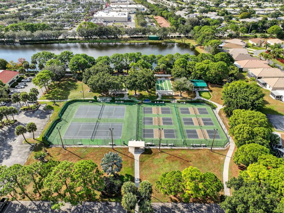 На продажу: $266,900 (2 спален, 2 ванн, 1509 Квадратных фут)