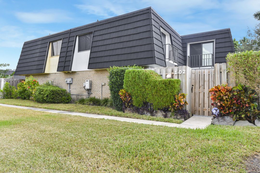 For Sale: $359,000 (3 beds, 2 baths, 1722 Square Feet)