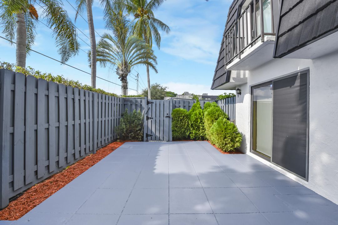 For Sale: $359,000 (3 beds, 2 baths, 1722 Square Feet)