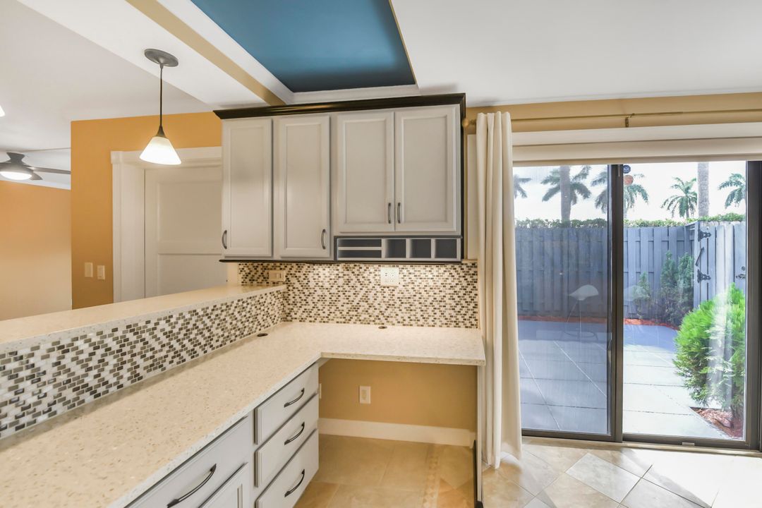 For Sale: $359,000 (3 beds, 2 baths, 1722 Square Feet)