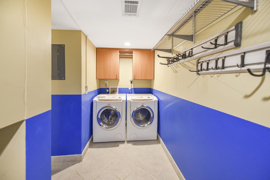 For Sale: $359,000 (3 beds, 2 baths, 1722 Square Feet)