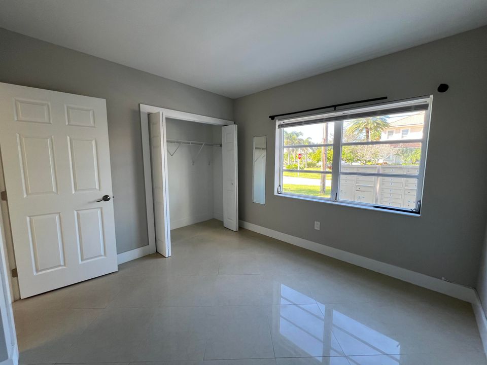 Active With Contract: $2,295 (2 beds, 1 baths, 738 Square Feet)