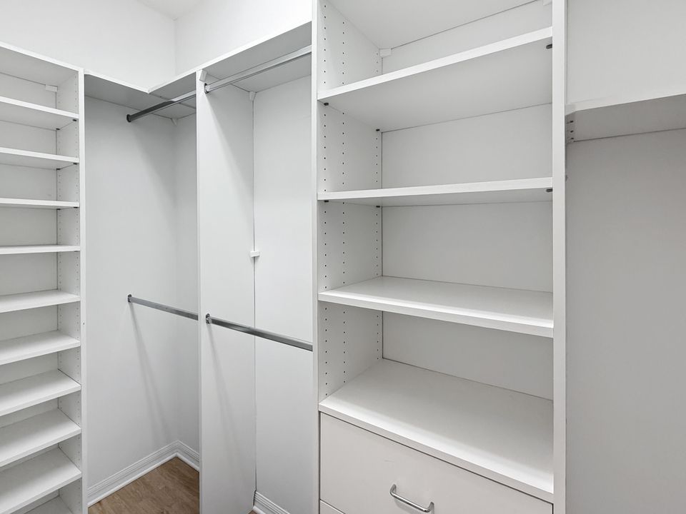 For Sale: $525,000 (3 beds, 2 baths, 2082 Square Feet)