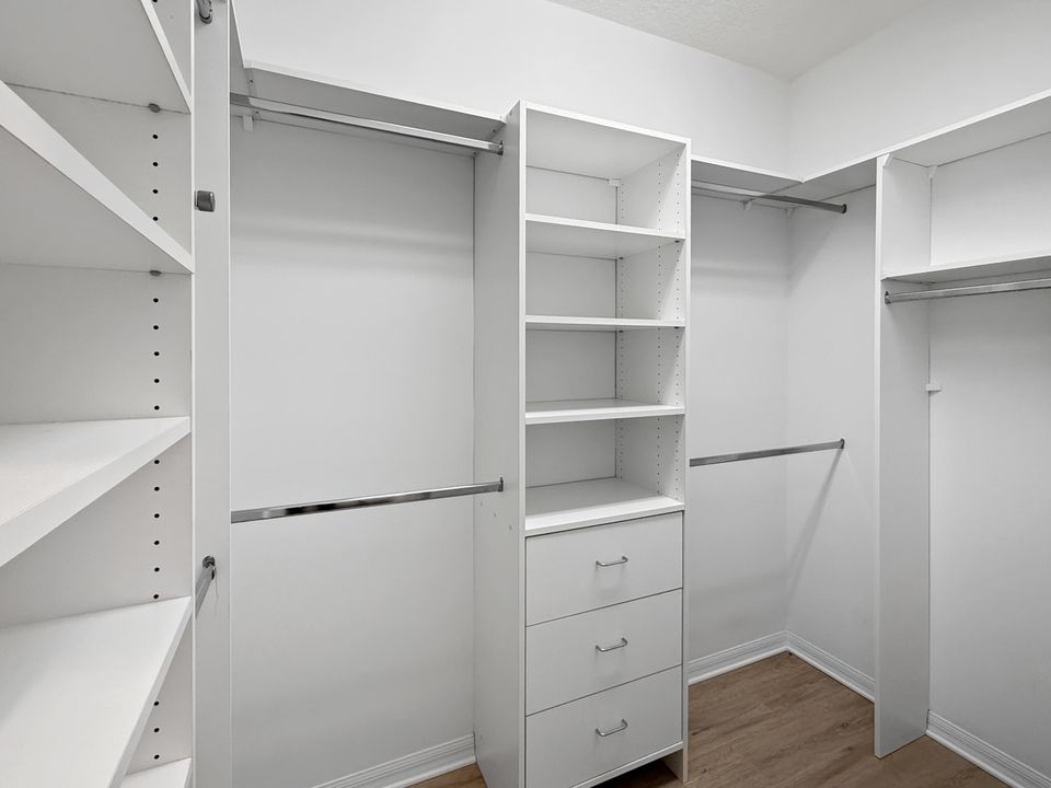 For Sale: $525,000 (3 beds, 2 baths, 2082 Square Feet)