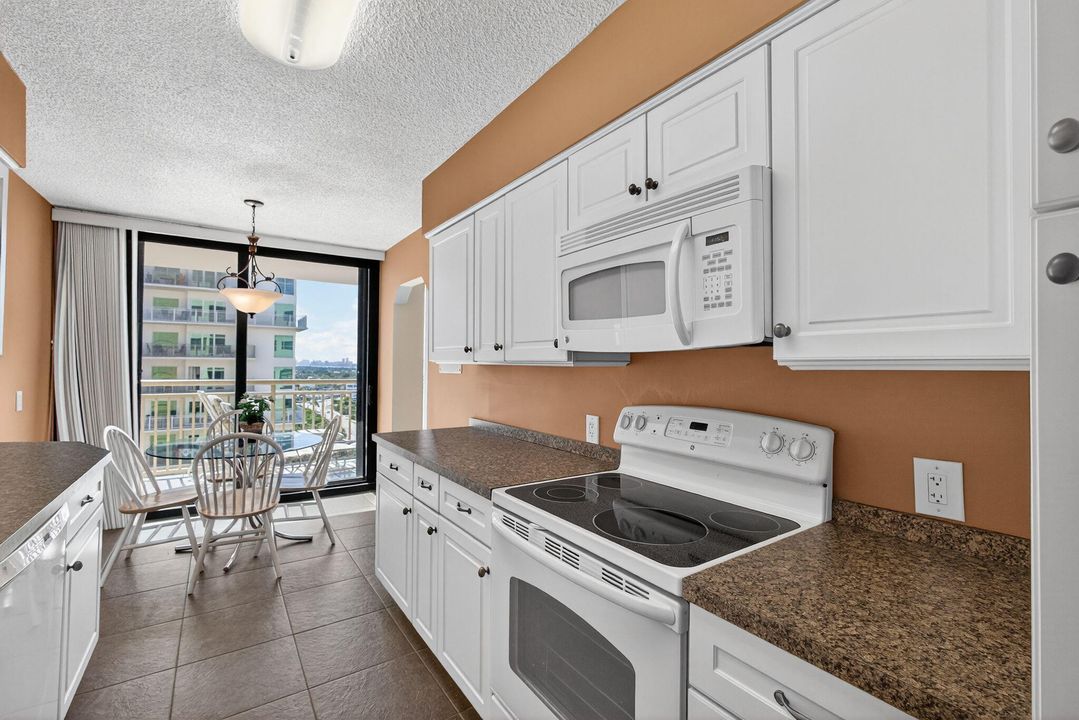 For Sale: $649,000 (2 beds, 2 baths, 1585 Square Feet)