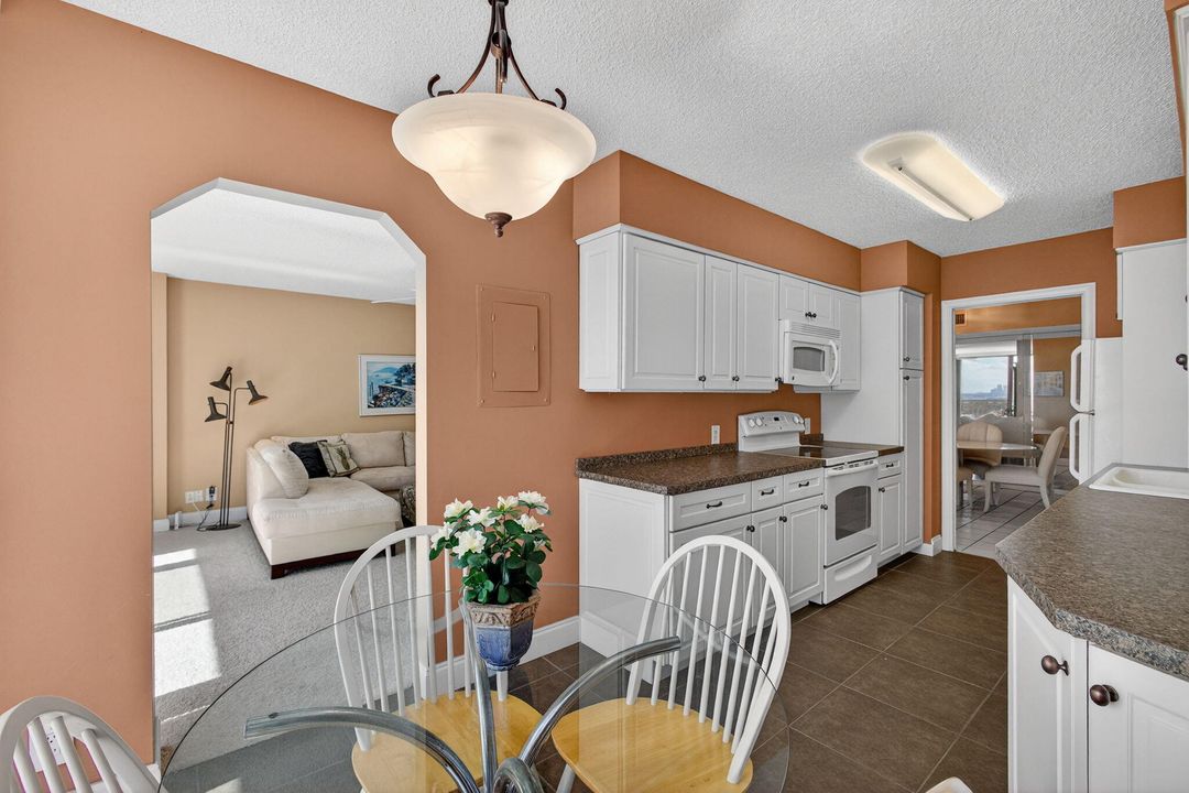 For Sale: $649,000 (2 beds, 2 baths, 1585 Square Feet)