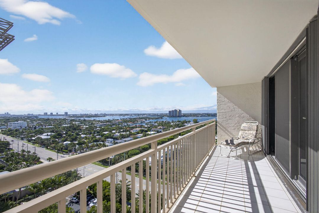 For Sale: $649,000 (2 beds, 2 baths, 1585 Square Feet)