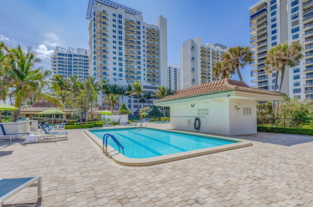 For Sale: $649,000 (2 beds, 2 baths, 1585 Square Feet)