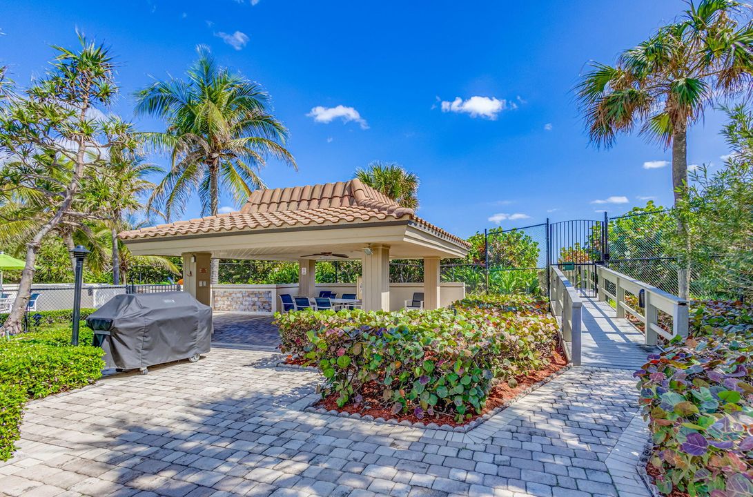 For Sale: $649,000 (2 beds, 2 baths, 1585 Square Feet)