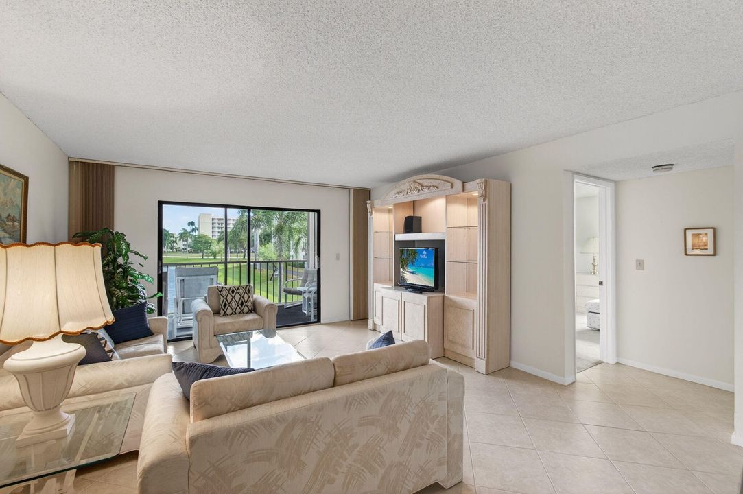 Active With Contract: $145,000 (2 beds, 2 baths, 1220 Square Feet)