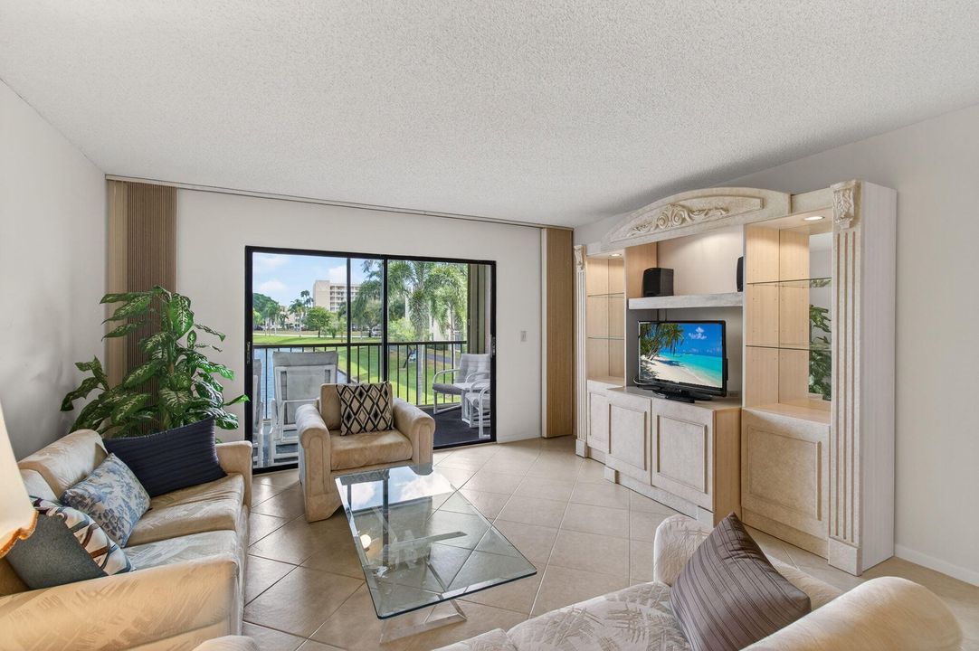 Active With Contract: $145,000 (2 beds, 2 baths, 1220 Square Feet)