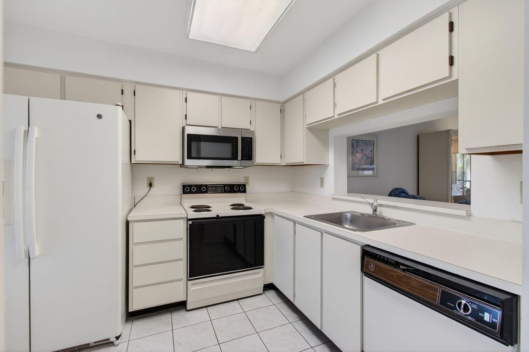 Active With Contract: $145,000 (2 beds, 2 baths, 1220 Square Feet)
