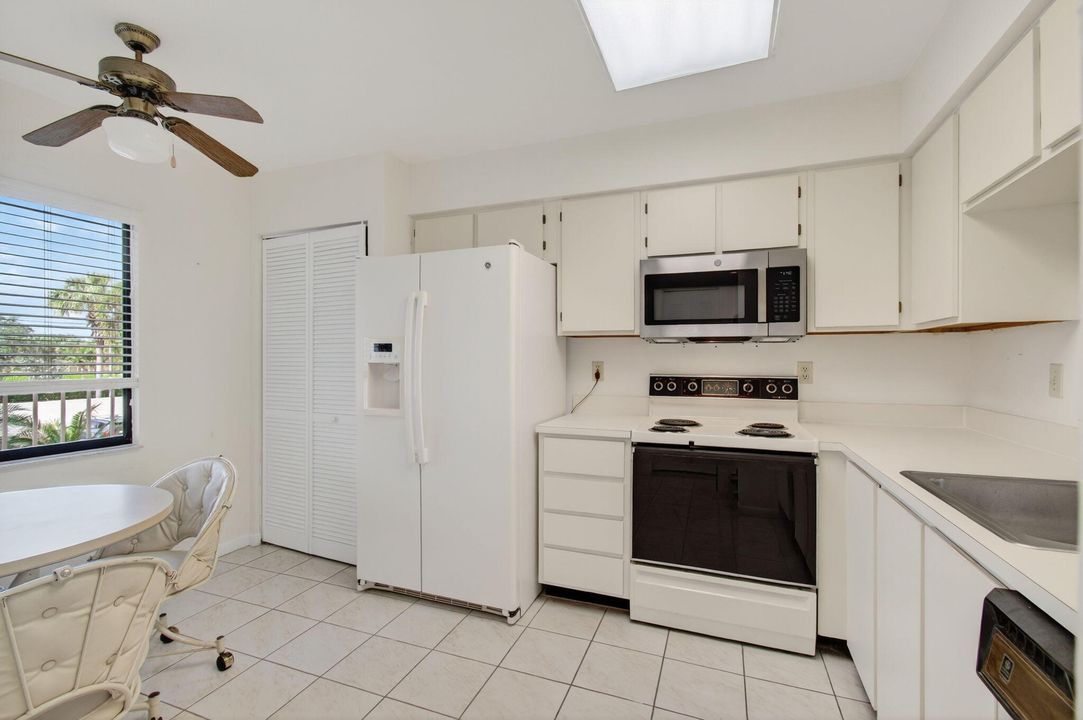 Active With Contract: $145,000 (2 beds, 2 baths, 1220 Square Feet)