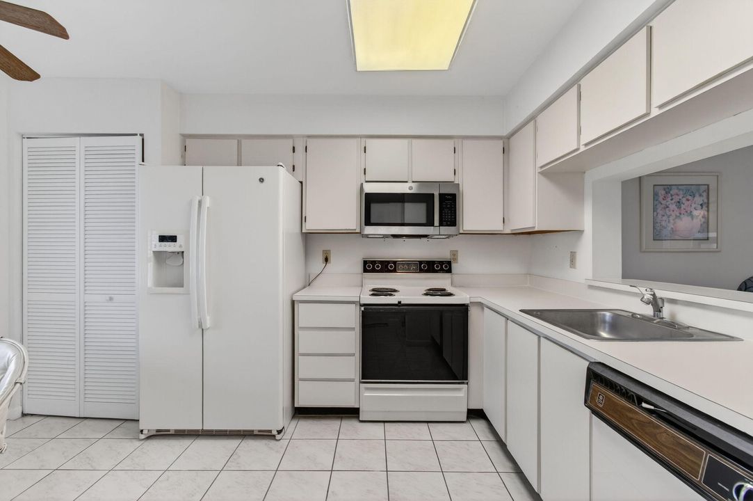 Active With Contract: $145,000 (2 beds, 2 baths, 1220 Square Feet)
