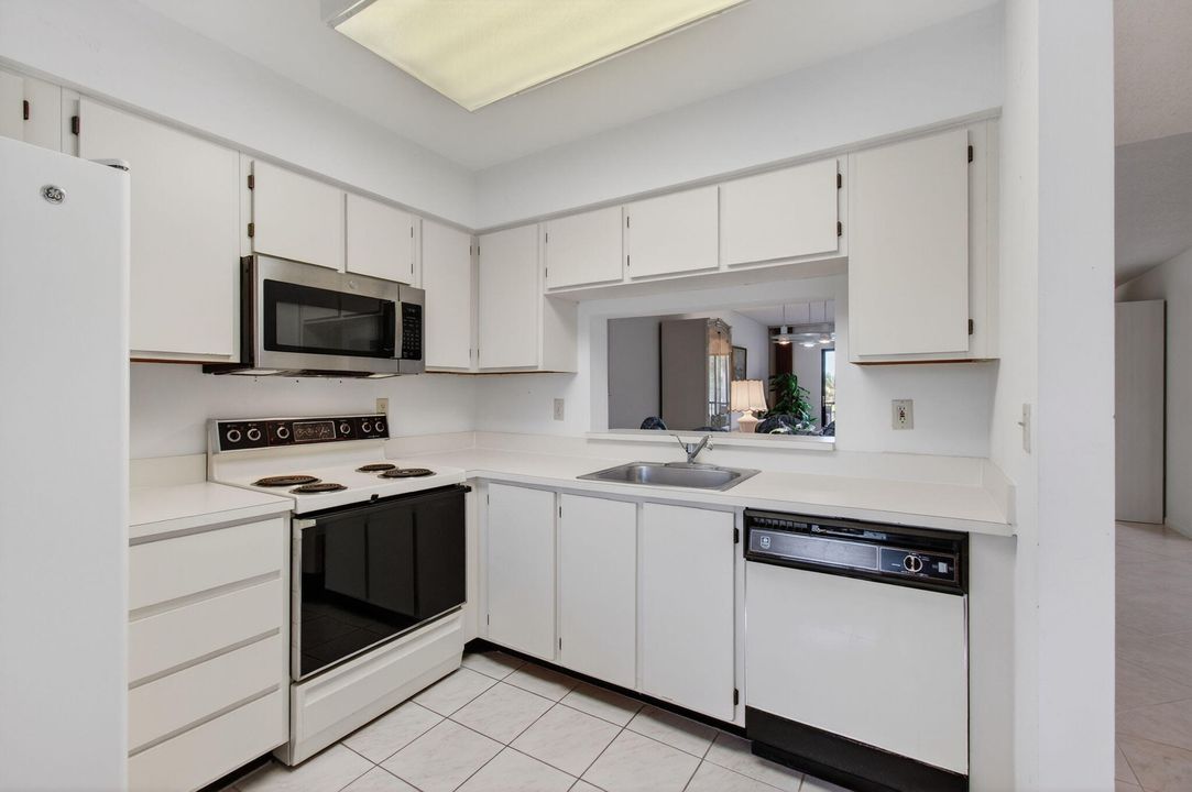 Active With Contract: $145,000 (2 beds, 2 baths, 1220 Square Feet)