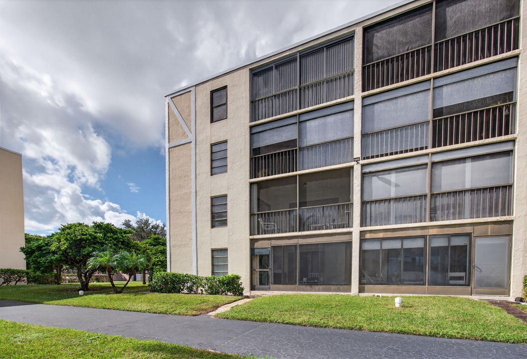 Active With Contract: $145,000 (2 beds, 2 baths, 1220 Square Feet)