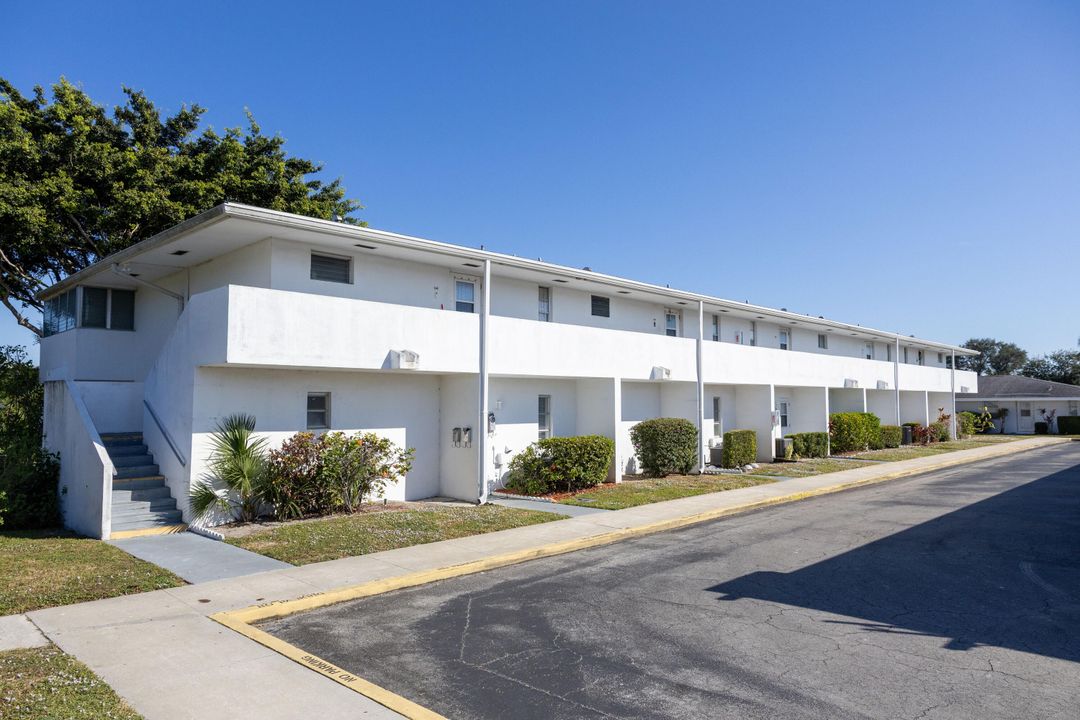 На продажу: $180,000 (1 спален, 1 ванн, 738 Квадратных фут)