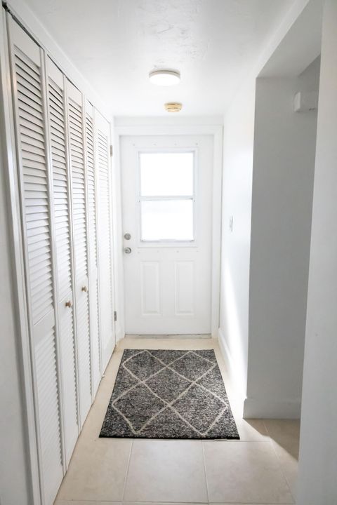 На продажу: $180,000 (1 спален, 1 ванн, 738 Квадратных фут)