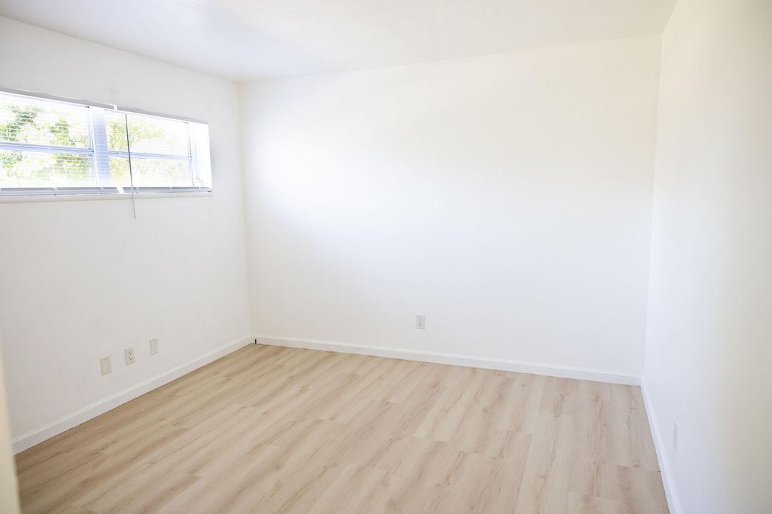 На продажу: $180,000 (1 спален, 1 ванн, 738 Квадратных фут)