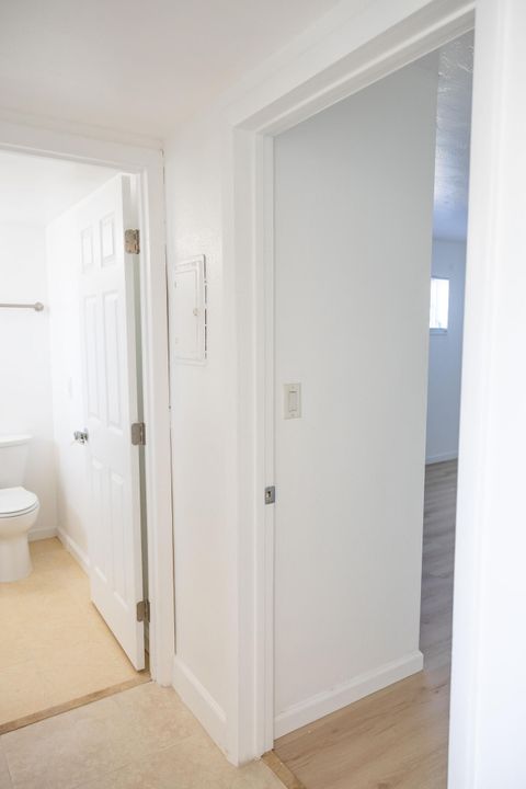 На продажу: $180,000 (1 спален, 1 ванн, 738 Квадратных фут)