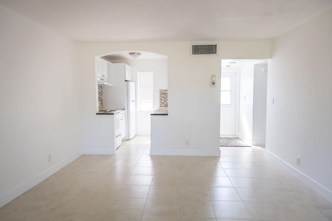 На продажу: $180,000 (1 спален, 1 ванн, 738 Квадратных фут)