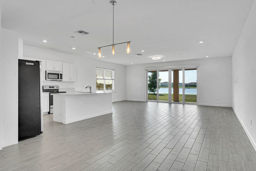 На продажу: $625,000 (5 спален, 3 ванн, 3667 Квадратных фут)