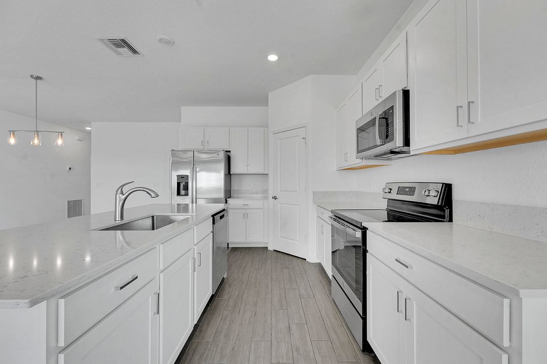 На продажу: $625,000 (5 спален, 3 ванн, 3667 Квадратных фут)