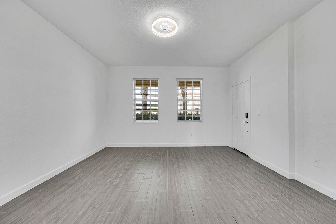 На продажу: $625,000 (5 спален, 3 ванн, 3667 Квадратных фут)