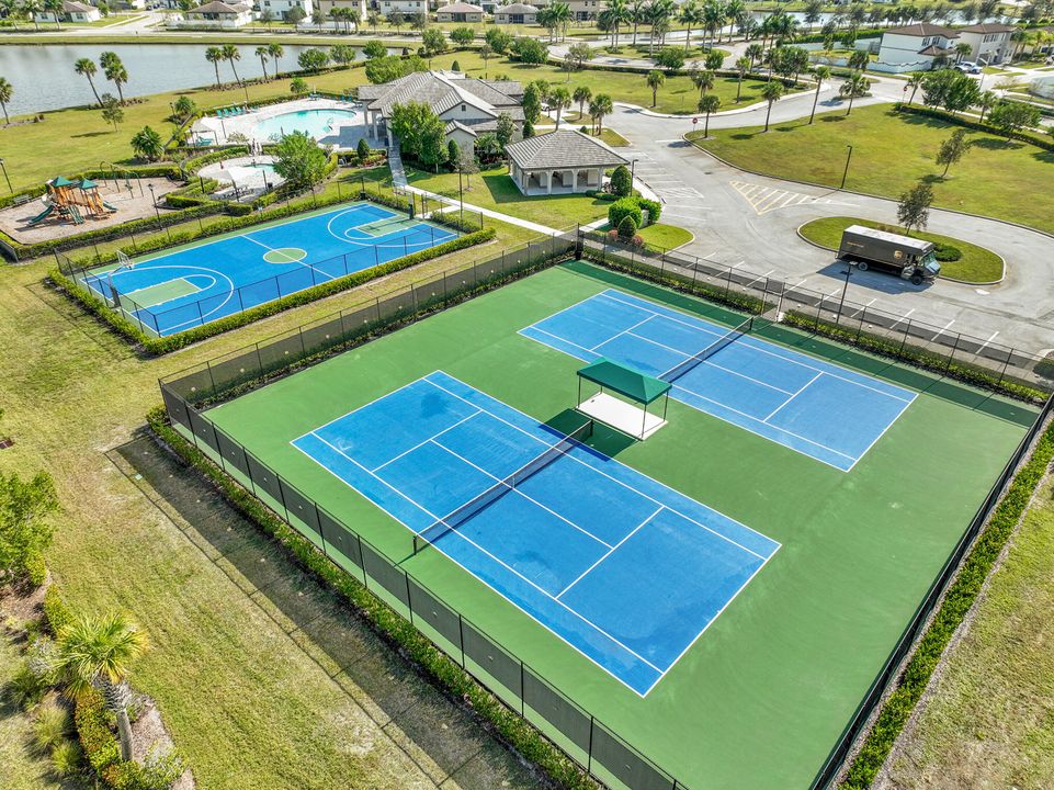 На продажу: $625,000 (5 спален, 3 ванн, 3667 Квадратных фут)