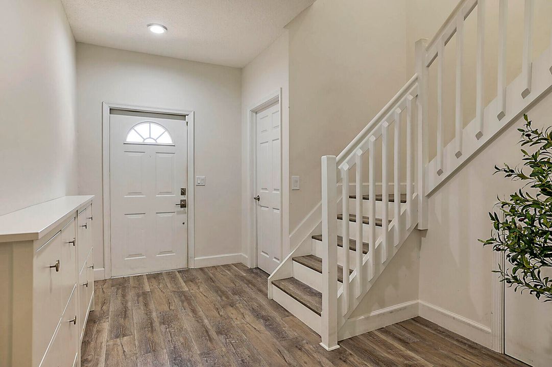 For Sale: $499,000 (3 beds, 2 baths, 1819 Square Feet)