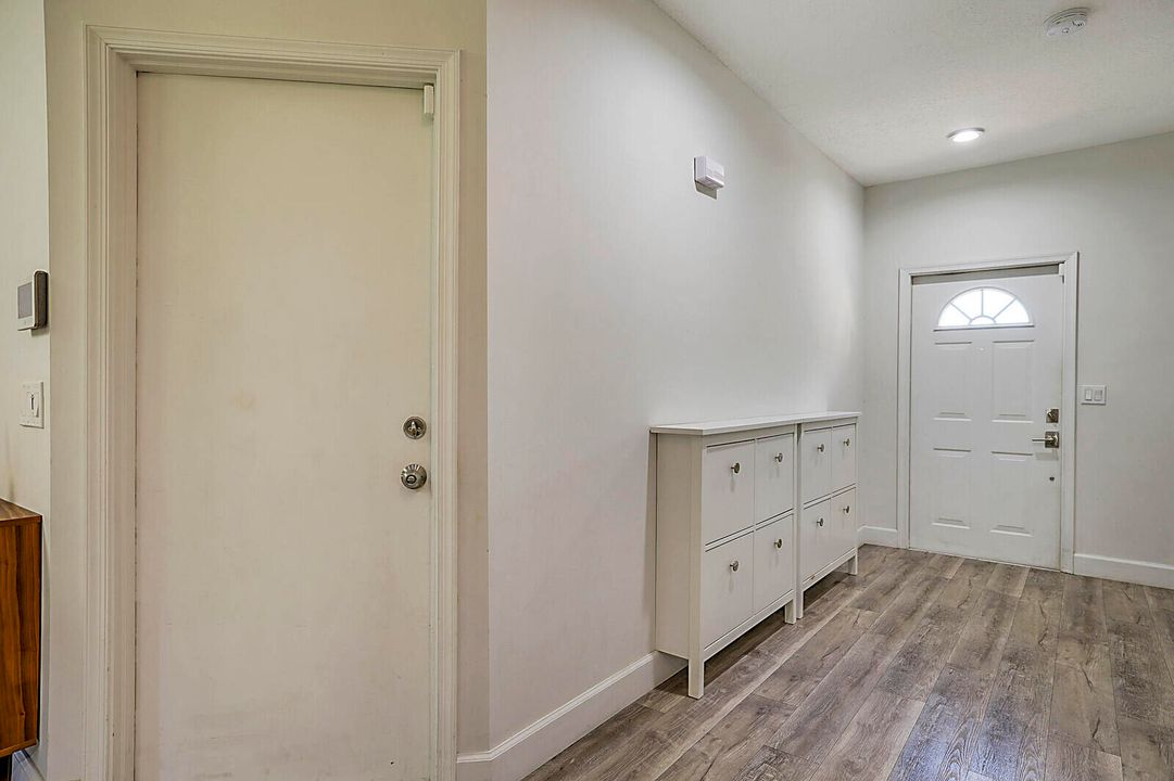 For Sale: $499,000 (3 beds, 2 baths, 1819 Square Feet)