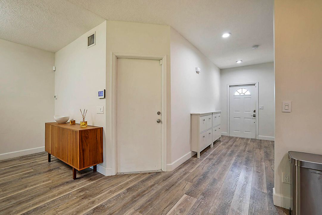 For Sale: $499,000 (3 beds, 2 baths, 1819 Square Feet)