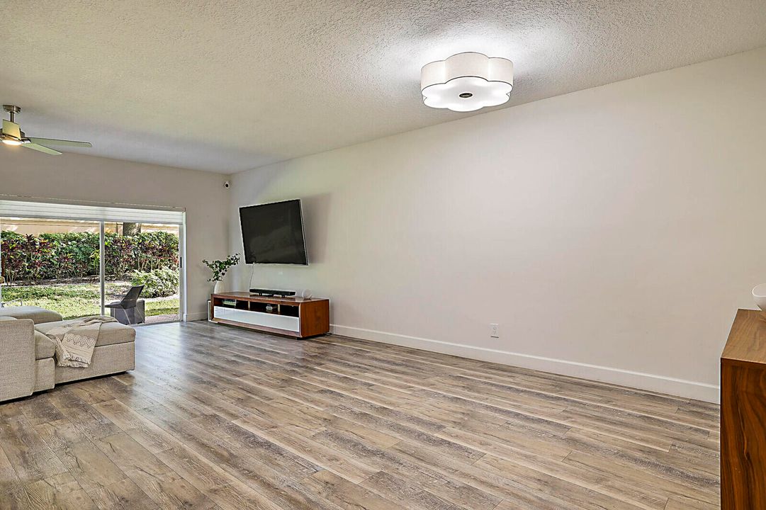 For Sale: $499,000 (3 beds, 2 baths, 1819 Square Feet)