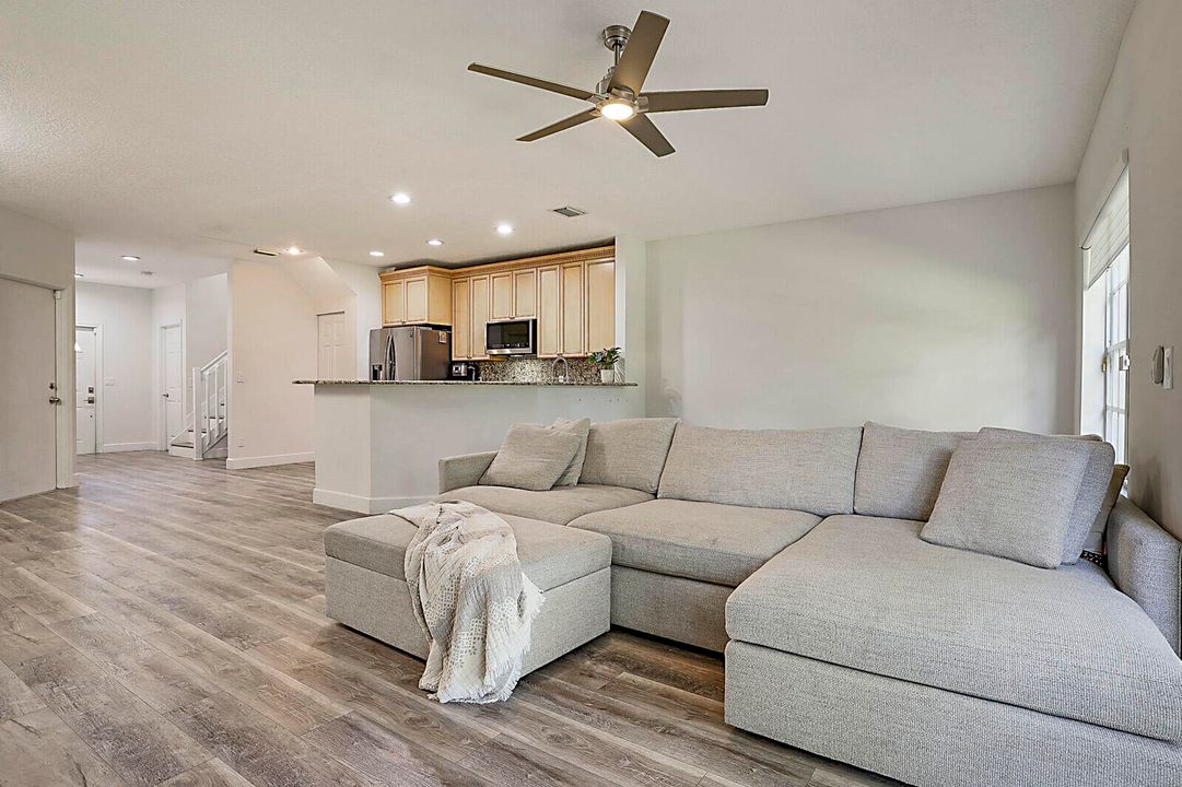 For Sale: $499,000 (3 beds, 2 baths, 1819 Square Feet)