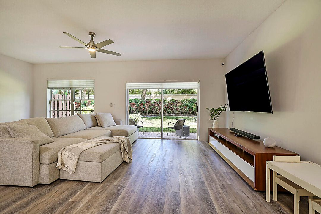 For Sale: $499,000 (3 beds, 2 baths, 1819 Square Feet)