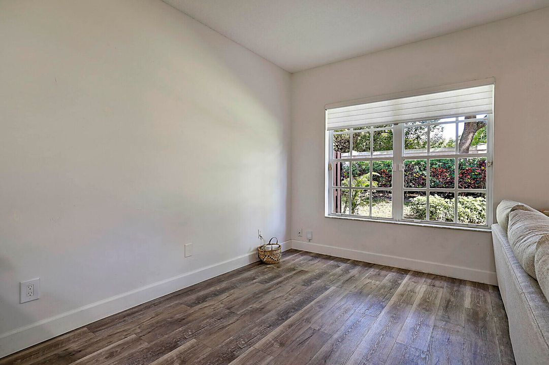 For Sale: $499,000 (3 beds, 2 baths, 1819 Square Feet)