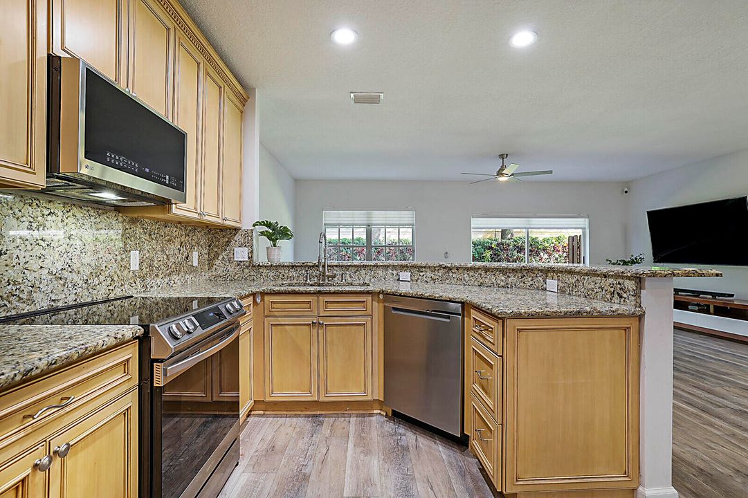 For Sale: $499,000 (3 beds, 2 baths, 1819 Square Feet)