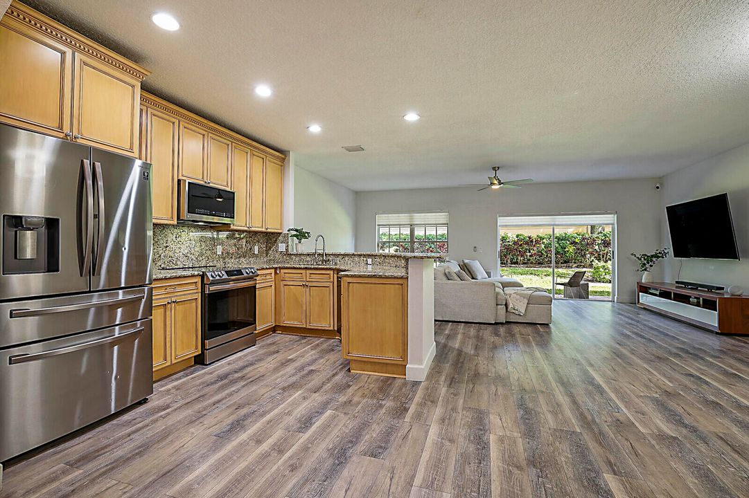 For Sale: $499,000 (3 beds, 2 baths, 1819 Square Feet)