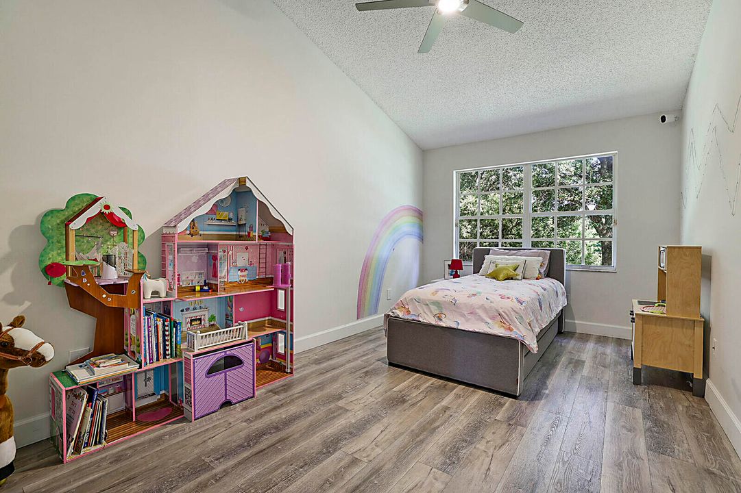 For Sale: $499,000 (3 beds, 2 baths, 1819 Square Feet)