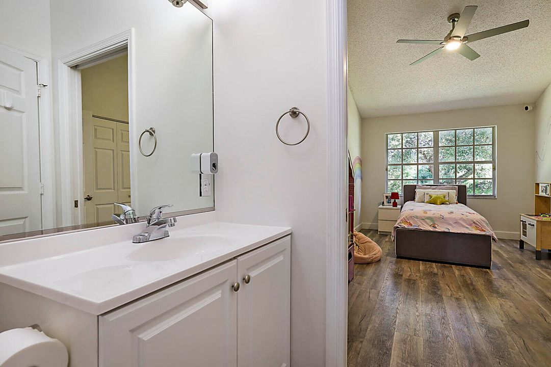 For Sale: $499,000 (3 beds, 2 baths, 1819 Square Feet)