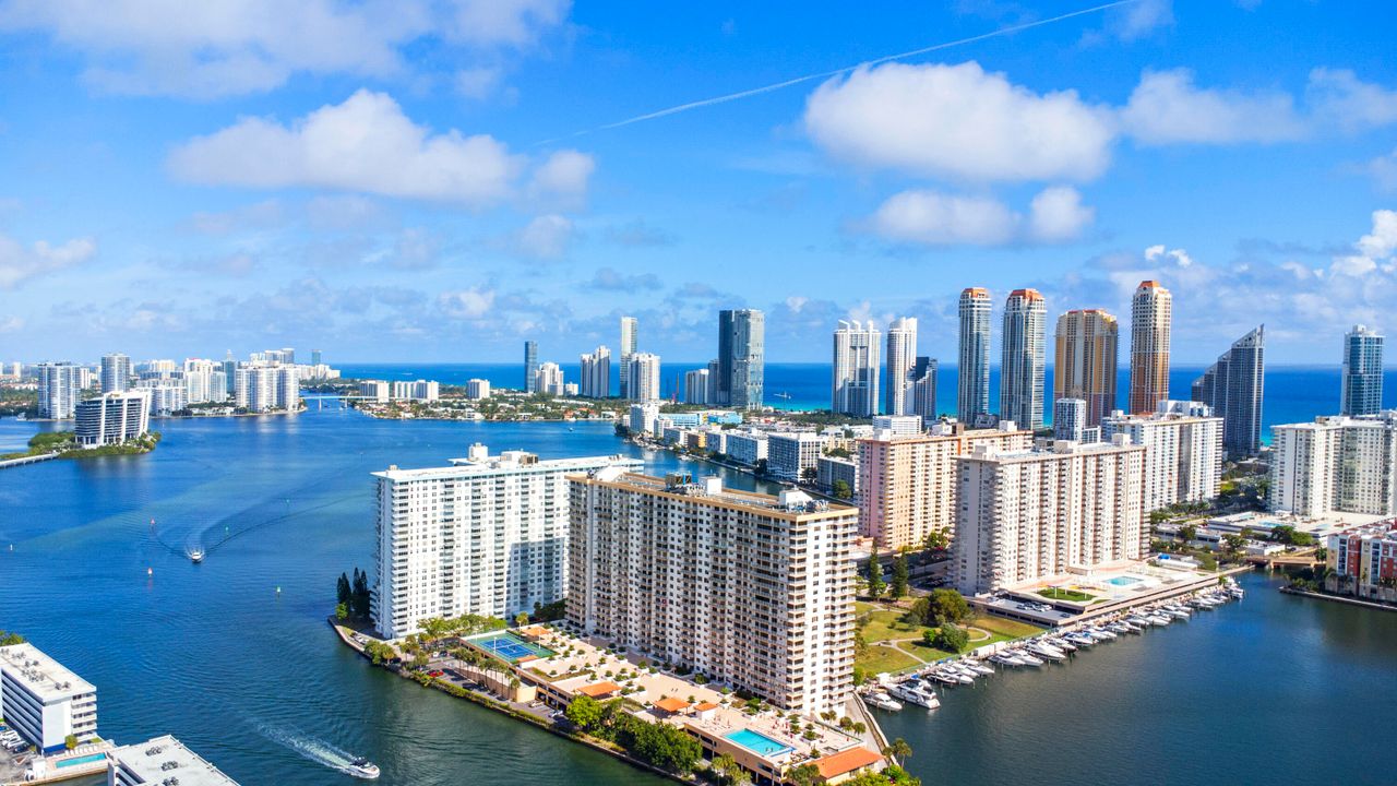 В аренду: $3,350 (2 спален, 2 ванн, 1240 Квадратных фут)