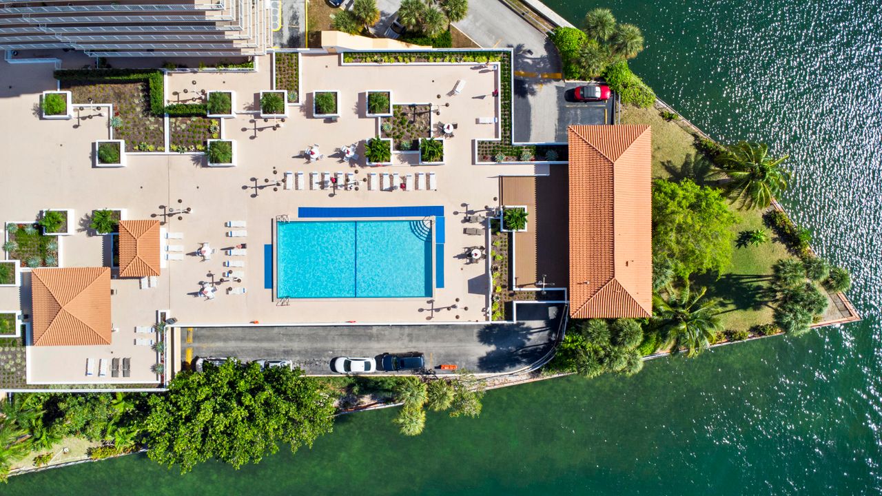 В аренду: $3,350 (2 спален, 2 ванн, 1240 Квадратных фут)