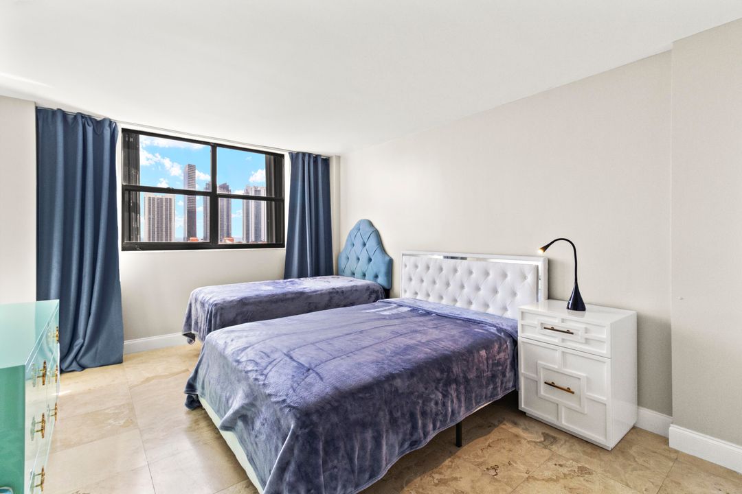 В аренду: $3,350 (2 спален, 2 ванн, 1240 Квадратных фут)