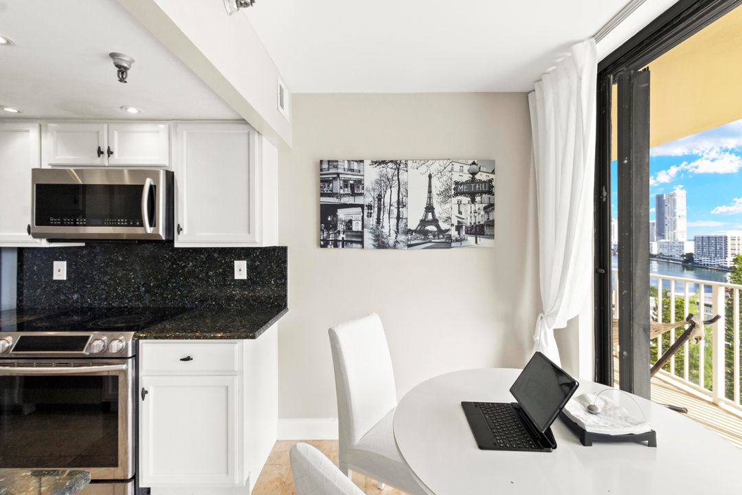 В аренду: $3,350 (2 спален, 2 ванн, 1240 Квадратных фут)