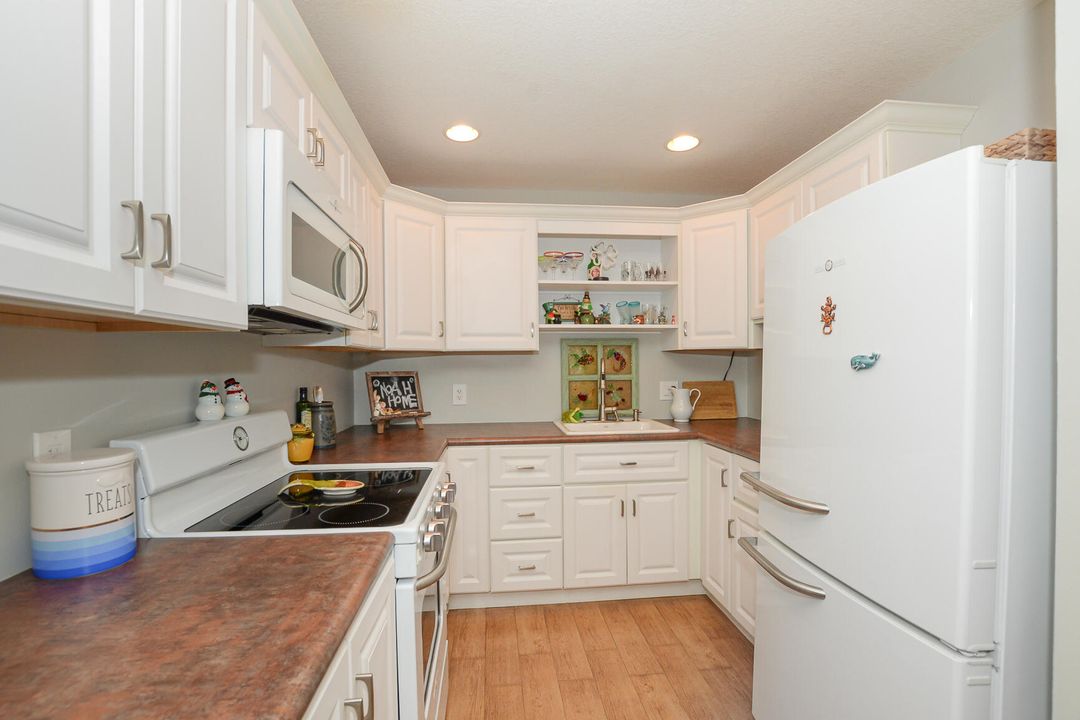 На продажу: $185,000 (2 спален, 1 ванн, 876 Квадратных фут)