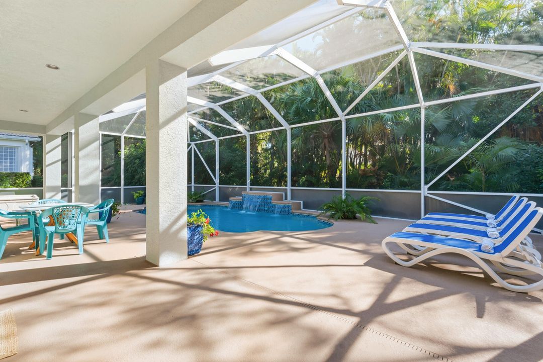 For Sale: $972,000 (4 beds, 3 baths, 2716 Square Feet)