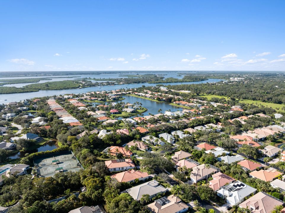 For Sale: $972,000 (4 beds, 3 baths, 2716 Square Feet)