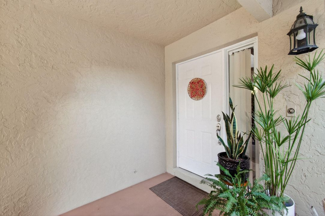 For Sale: $330,000 (2 beds, 2 baths, 1173 Square Feet)