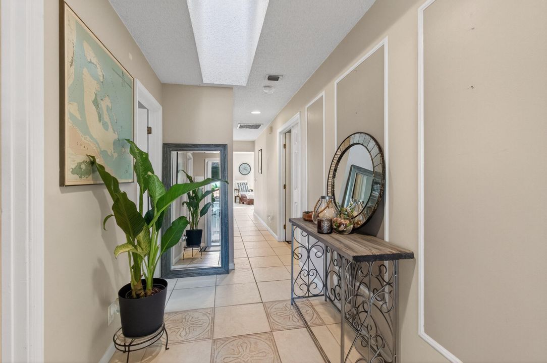 For Sale: $330,000 (2 beds, 2 baths, 1173 Square Feet)