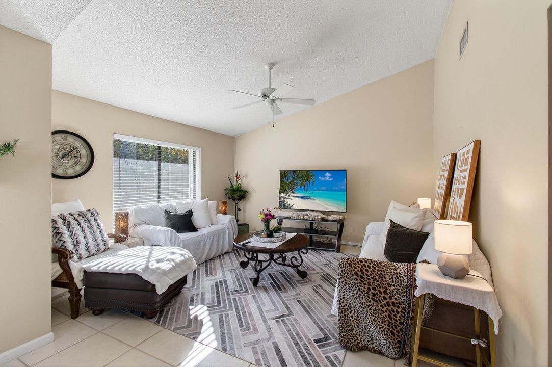 For Sale: $330,000 (2 beds, 2 baths, 1173 Square Feet)